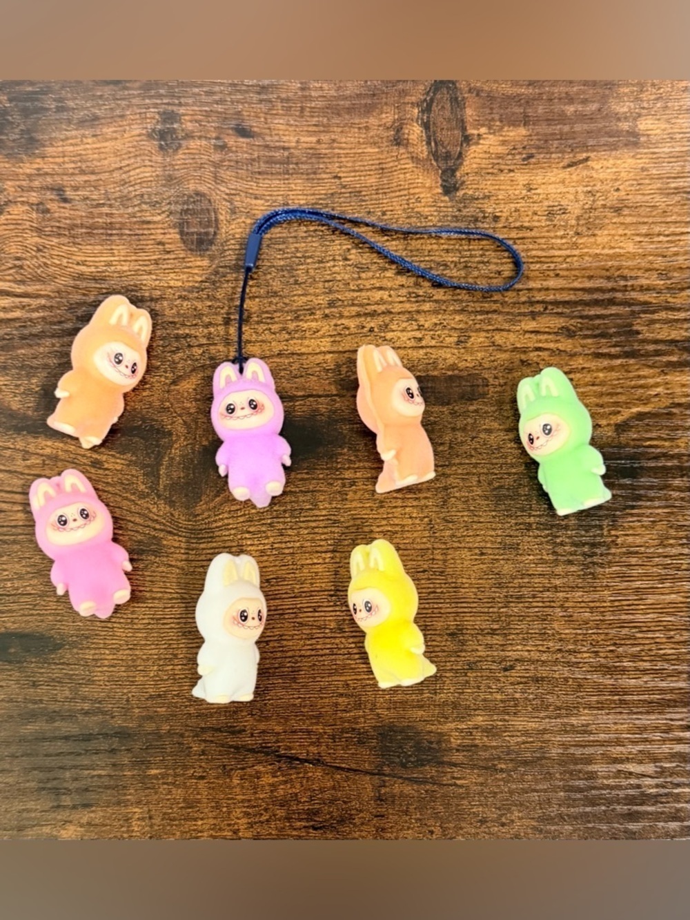 (1) LABUBU Blind Box mini keychain Figure - Picture 3 of 4